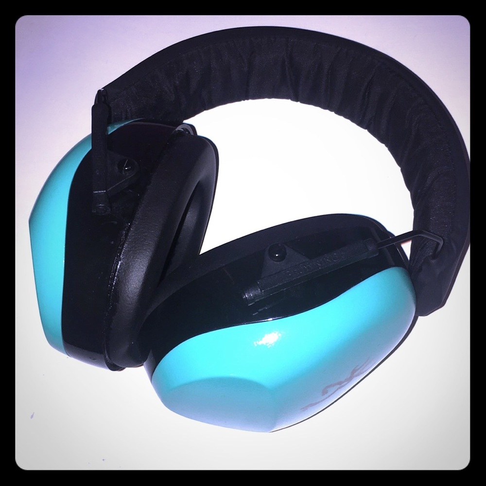 BLUE NOISE CANCELLING HEADPHONES